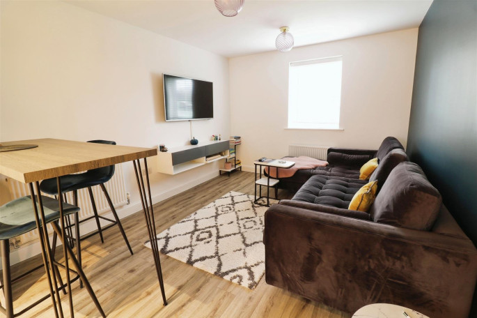 2 Fieldfare Way