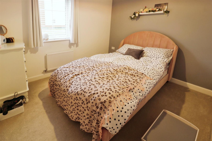 2 Fieldfare Way